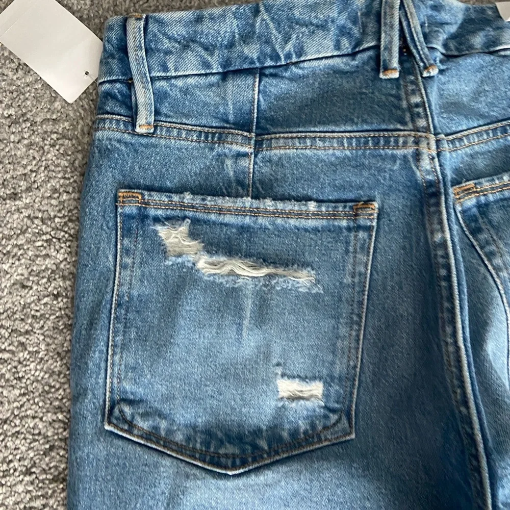 Distressed Good American Jeans - Picture 6 of 11